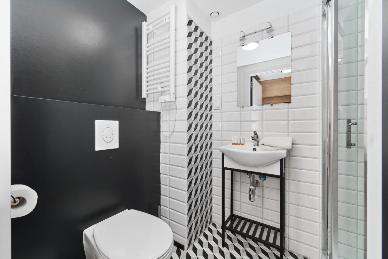 Mezzanine Studio Apartments Zarembowicza Wroclaw Airport By Renters Exterior foto