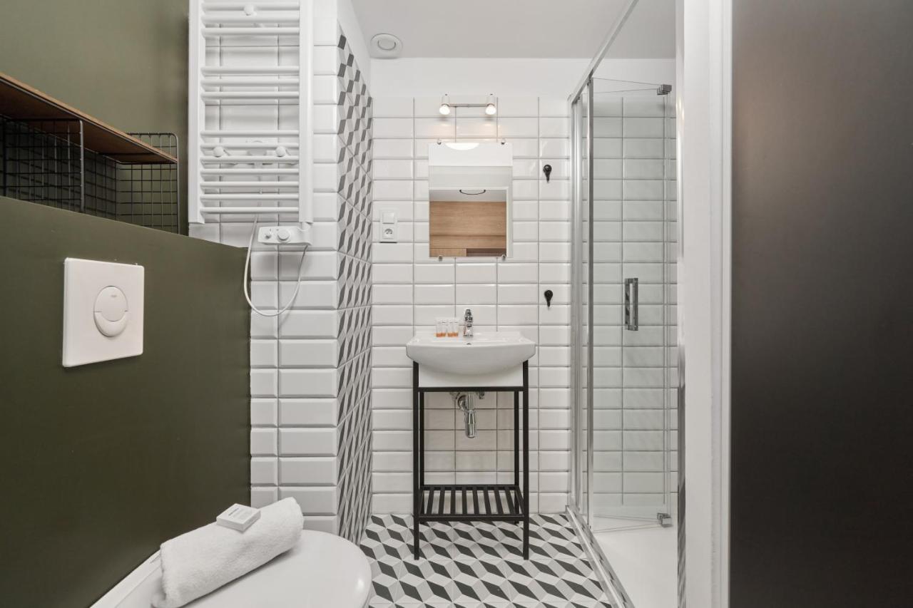 Mezzanine Studio Apartments Zarembowicza Wroclaw Airport By Renters Exterior foto